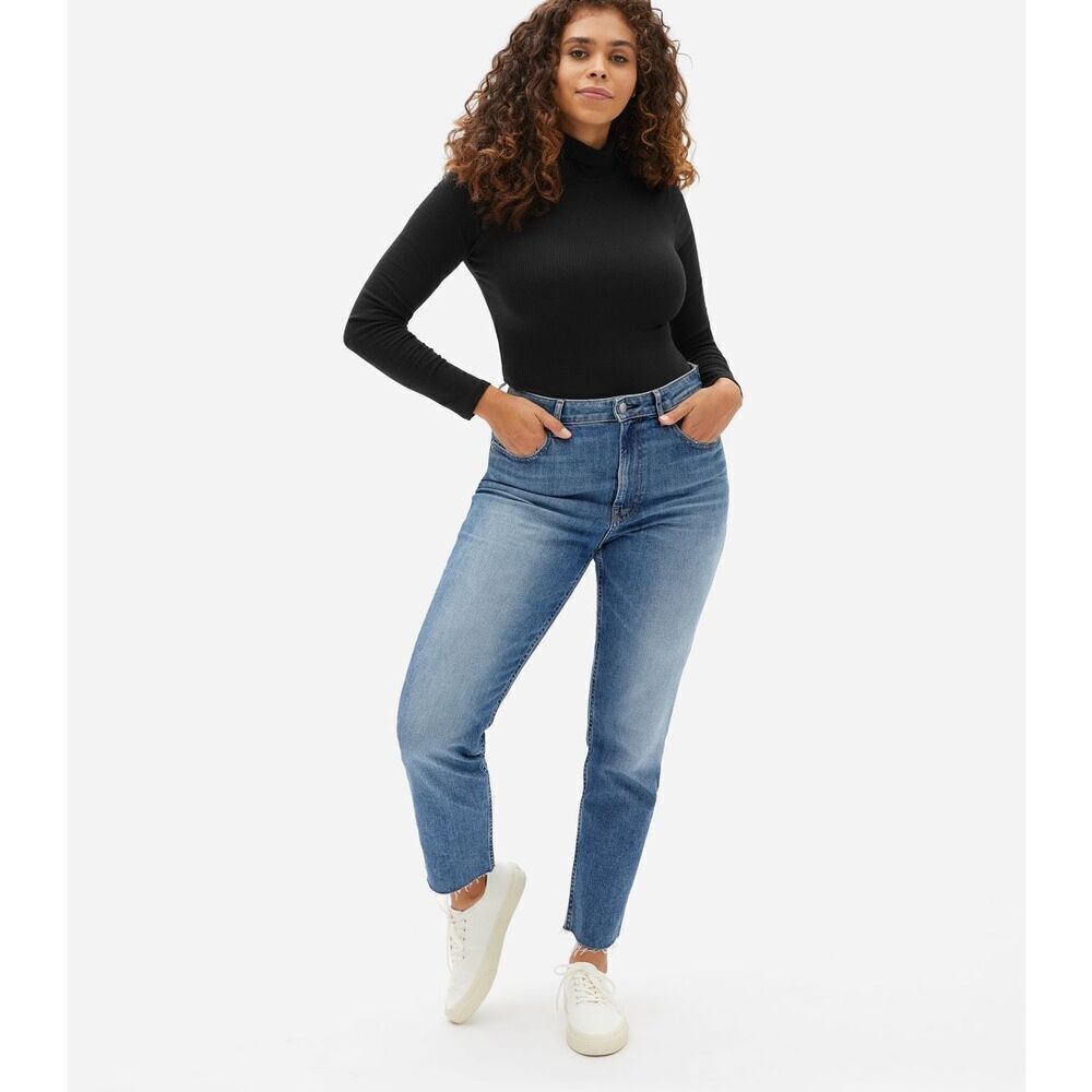 Everlane The Curvy Cheeky Straight Jeans size 33 Blue Raw Hem‎